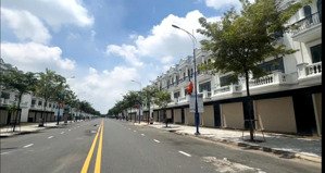 bán nhà bàu bàng 1 trệt + 2 lầu - giá 2ty250- kcn bàu bàng - (thăng long 2)