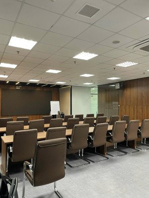 chính chủ cho thuê văn phòng tại x2 đại kim hoàng mai, full nội thất, 700m2 có thể thể chia nhỏ dt