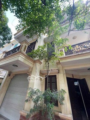 biệt thự sân vườn đẳng cấp kđt định công - gara oto- vỉa hè ô tô tránh- diện tích lý tưởng- mặt tiề