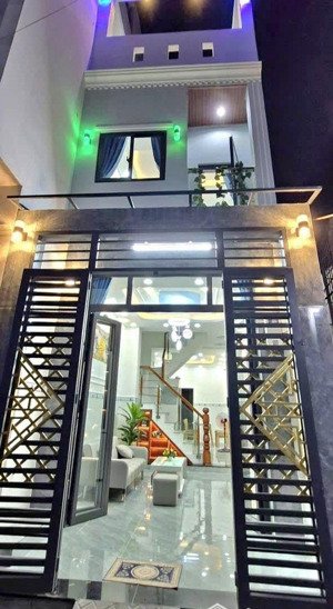 bán nhà riêng 60m2 giá rẻ chỉ 1ty250tr đang cho thuê 6tr/tháng gần khu công nghệ cao