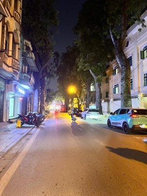 mặt phố cổ-dân xây-vỉa hè rộng-ô tô dừng đỗ ngày đêm-kinh doanh-đầu tư-dòng tiền 60tr/tháng-hoàn ki