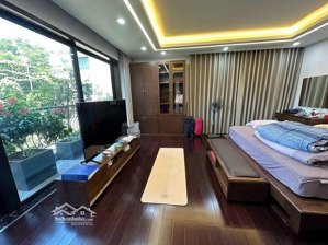 nhà đẹp phân lô hoàng cầu, ngõ thông 2 ô tô tránh, vỉa hè kd, gara ôtô, thang máy, 63m2*6t