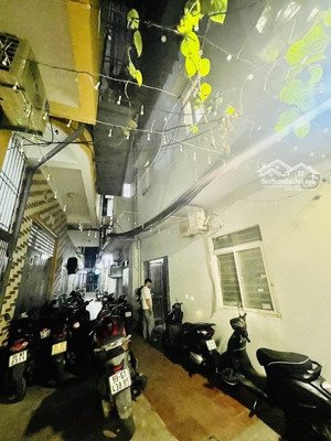 bán nhà 6 tầng trung văn 42m xây lô góc 10 phòng sổ nở hậu gần chợ phùng khoang