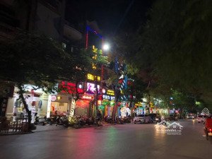 bán nhà mặt đường văn cao vị trí đẹp kinh doanh buôn bán siêu tốt chỉ 17.5 tỷ