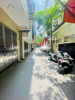 phương liệt mặt ngõ ô tô. diện tích 150m2 mặt tiền 5.6m. giá 233tr/m2. lh và 