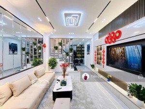 bán nhà xuân thuỷ trung tâm cầu giấy - full nội thất,ngõ rộng thênh thang ,30m ô tô tránh gần aeon!