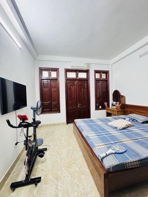 mặt ngõ định công thượng oto 10 mét - cách mặt phố 20 mét - ô chờ thang máy - gần nhiều tiện ích