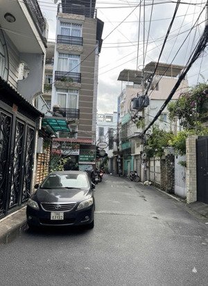 cần bán gấp! giảm mạnh- bán nhà 4 tầng hẻm xe hơi hoàng hoa thám, dòng tiền tốt 300 triệu/năm