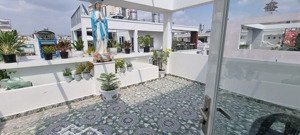 siêu phẩm lê thúc hoạch hxh 4 tầng btct chỉ 9.3 tỷ tặng 50% nội thất xịn