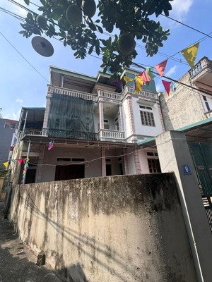 nhà đất hoa hậu, lô góc 134m2, 3 tầng 150 m ra đại lộ mà giá có 11 tỷ. lh 