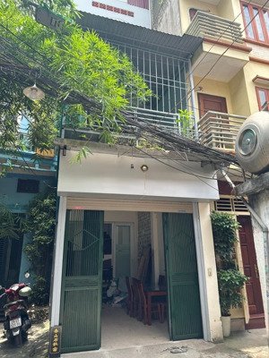 mưa to không lo ngập, nhà rộng rãi thoái mái, sân để xe oto