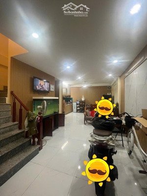 lạc long quân dt 45 m 5 tầng mặt tiền 4 m giá 9.85 tỷ cầu giấy - 30 ra ô tô tránh - nhà thoáng