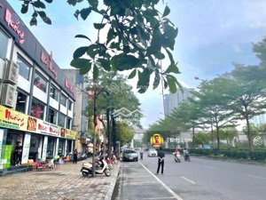 bán nhà đất 106 trần vỹ - 8 làn đường, vỉa hè 8m. dt 172m2 - mt 8.3m - 2 mặt tiền