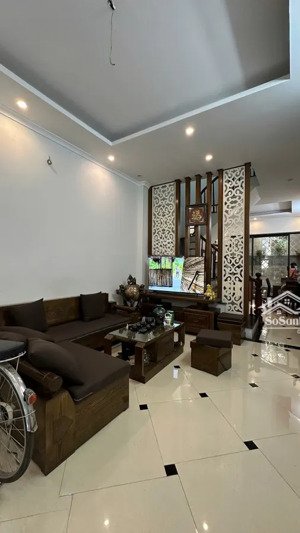 40m2 mặt ngõ thông kinh doanh phố giáp nhị cần bán.