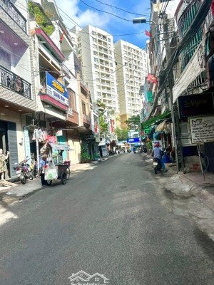 nhà riêng quận 11 - 56m - hẻm trước nhà 8m - 2 tầng- chỉ 7 tỷ 3 - liên hệ phát