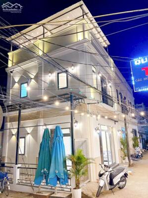 Nhà 1 trệt 2 lầu góc 2 mặt tiền - Lộ nhựa 8m - Gần trường đại học Y Dược Cần Thơ