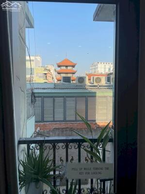Cho thuê căn hộ ban công quận 1 ngay ngã 5 cống quỳnh