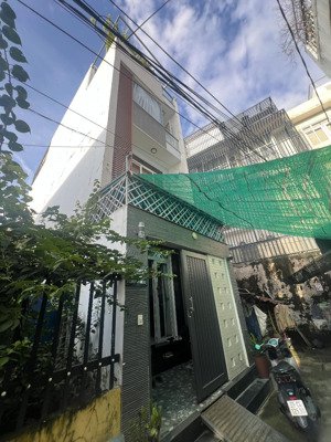 nhà đẹp- 4 tầng -hẻm xe hơi- sát lotte mart -quận 7 - chỉ 8.x tỷ
