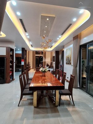 bán căn hộ tòa nhà 17t hoàng đạo thúy, diện tích 115 m2, 2 pn +1, nội thất , giá 8,8 tỷ