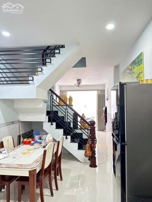 Nhà 2 tầng mới ở ngay, hẻm 373 Lý Thường Kiệt, P8, 5.5 tỷ TL