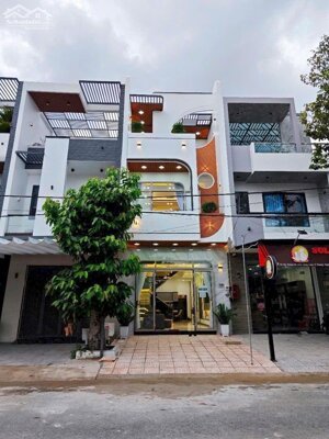 BÁN NHÀ 3 TẦNG MỚI HOÀN THIỆN KDC HỒNG LOAN - ĐƯỜNG D4 - GIÁ 5 TỸ 890 TRIỆU (TL)