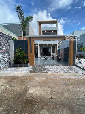 chủ cần bán gấp căn nhà sân vườn gần cầu cửa lấp, giáp p12 thuộc phước tỉnh xã long hải - tphcm