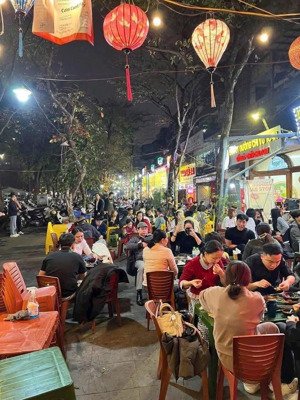 mbkd mặt phố khu cầu giấy với mặt tiền rộng thênh 15m, diện tích 150m2 giá chỉ 30tr lẩu, nướng, phở