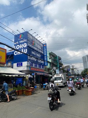 siêu hiếm l bán góc 02 mt đường số 15 ngay chợ sáng tân quy l q7 cũ . dt : 8m x 17m l giá : 49 tỷ