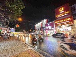 bán nhà mặt tiền võ văn ngân. cạnh vincom thủ đức