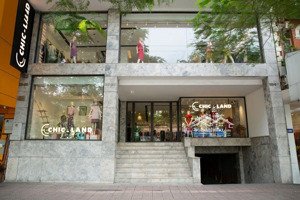 cho thuê nhà mặt phố trần hưng đạo diện tích 250m x 7 tầng,hầm, mặt tiền 12m, cực đẹp mới sang