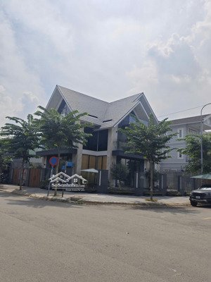 bán biệt thự góc 2mt khu compound nguyễn văn hưởng - thảo điền q2 - dt 20x19 - hdt 7000$/th - 99 tỷ