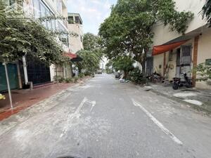 Chính Chủ bán 34,2m2 đất TĐC Trâu Quỳ, Xã Gia Lâm - Vị trí đẹp, đường 11m, xung quanh bạt ngàn