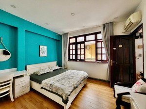 cho thuê chdv đường lê thánh tôn quận 1