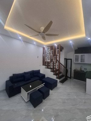 bán nhà phố vĩnh hưng - ô tô đỗ cổng - nhà dân xây 5 tầng - ngõ đẹp. giá: 6,7 tỷ. lh: 