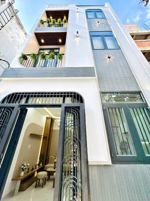 nhà góc 2 mặt tiền xây mới đẹp không tì vết nguyễn trọng tuyển 5.9 tỷ bớt lộc