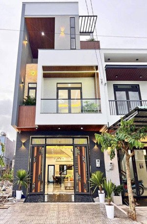 nhà đẹp giá rẻ 1 trệt 2 lầu ngay tp thuận an bình dương