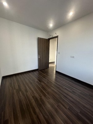 cần bán căn 2pn 2vs view bể bơi ngoài trời giá tốt