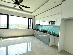 bán nhà 5.5 tầng có thang máy tại khu đấu giá lai xá, hoài đức ô tô vào nhà.