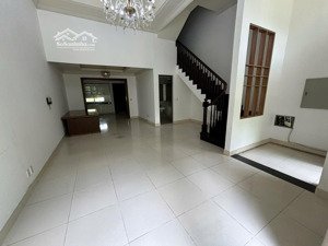 cho thuê nhanh liền kề splendora 126m đồ cơ bản giá thuê tốt nhất khu 16 triệu, sẵn pass xem nhà