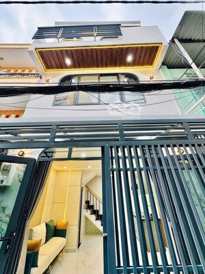 nhà 2 lầu hoàn công đủ - vị trí đắc địa gần nguyễn văn trỗi phú nhuận
giá chỉ 4.6 tỷ -