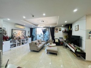giá chuẩn.tôi cần bán căn hộ 135m2 3pn 2vs tầng trung ban công đông nam giá 11.1 tỷ tại bohemia