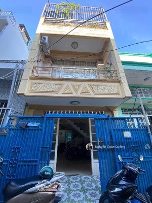 gấp 5.x tỷ. huỳnh tấn phát, số 1113/, hẻm 4m, 3 tầng, 43 m2, 4*11m, 3 ngủ, sân để xe rộng rãi