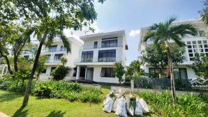 biệt thự sông lucasta q9.dt 480m2 căn 2 mặt tiền. nhà hoàn thiện nội thất. sân vườn rộng. sổ sẵn