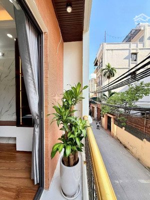 trung tâm hoàng mai, mặt ngõ nhưng to hơn phố ô tô tránh kinh doanh thang máy, full nội thất