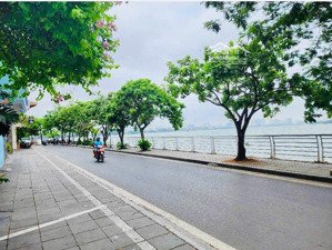 sở hữu ngay căn nhà view hồ tây-mặt ngõ rộng-gara ô tô-cách 1 nhà ra hồ-sát phố-đầu tư bền vững-kin
