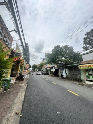 bán nhà 2 mặt tiền đường 198. cách đỗ xuân hợp chỉ 50m