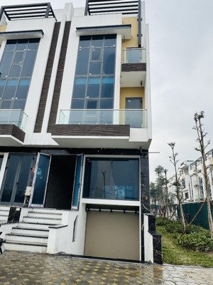 bán lk góc vườn hoa đường 25m nhận nhà ở luôn