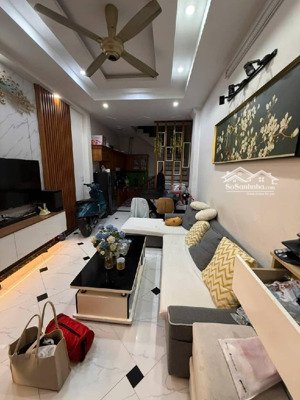 phố trần khát chân - dt 30m2 - hiếm, ngõ ba gác tránh đỗ cửa - gần phố - nội thất xịn