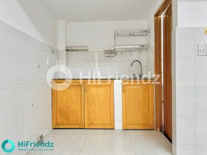 phòng trọ 2tr8 ngay chợ phan đăng giảng cách đh công thương 5p