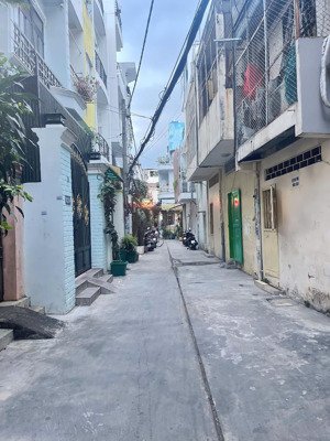 bán nhà hẻm xe tải đường thành thái, quận 10. diện tích 3.7x12 góc 2 mặt tiền đẹp giá 8.6 tl